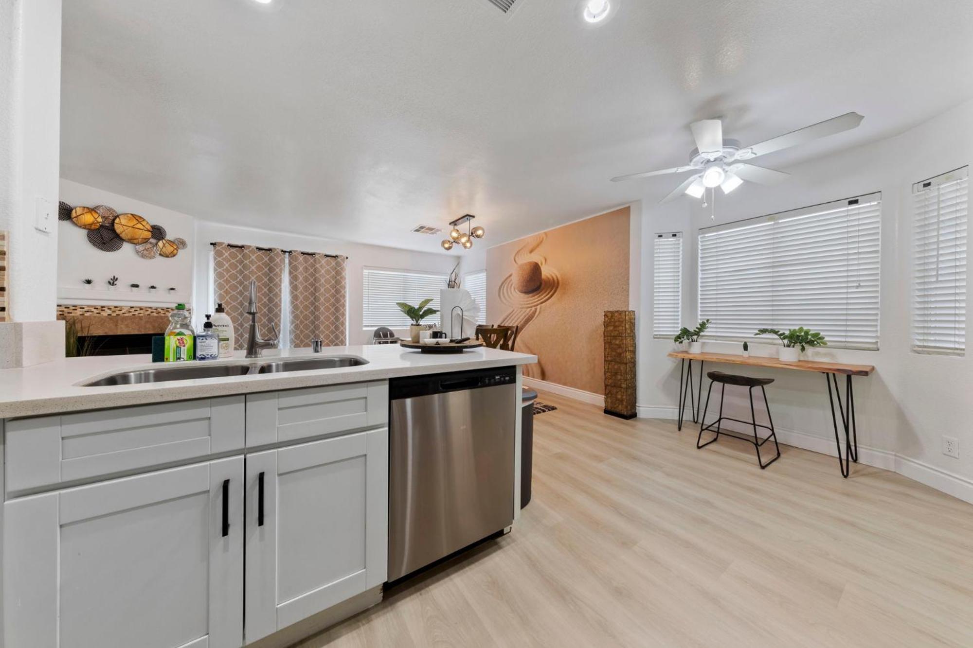 Zen - A Home Away From Home And In Heart Of Las Vegas Exterior foto